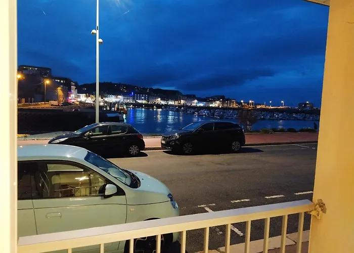 Abri Côtier - vue imprenable sur port de plaisance